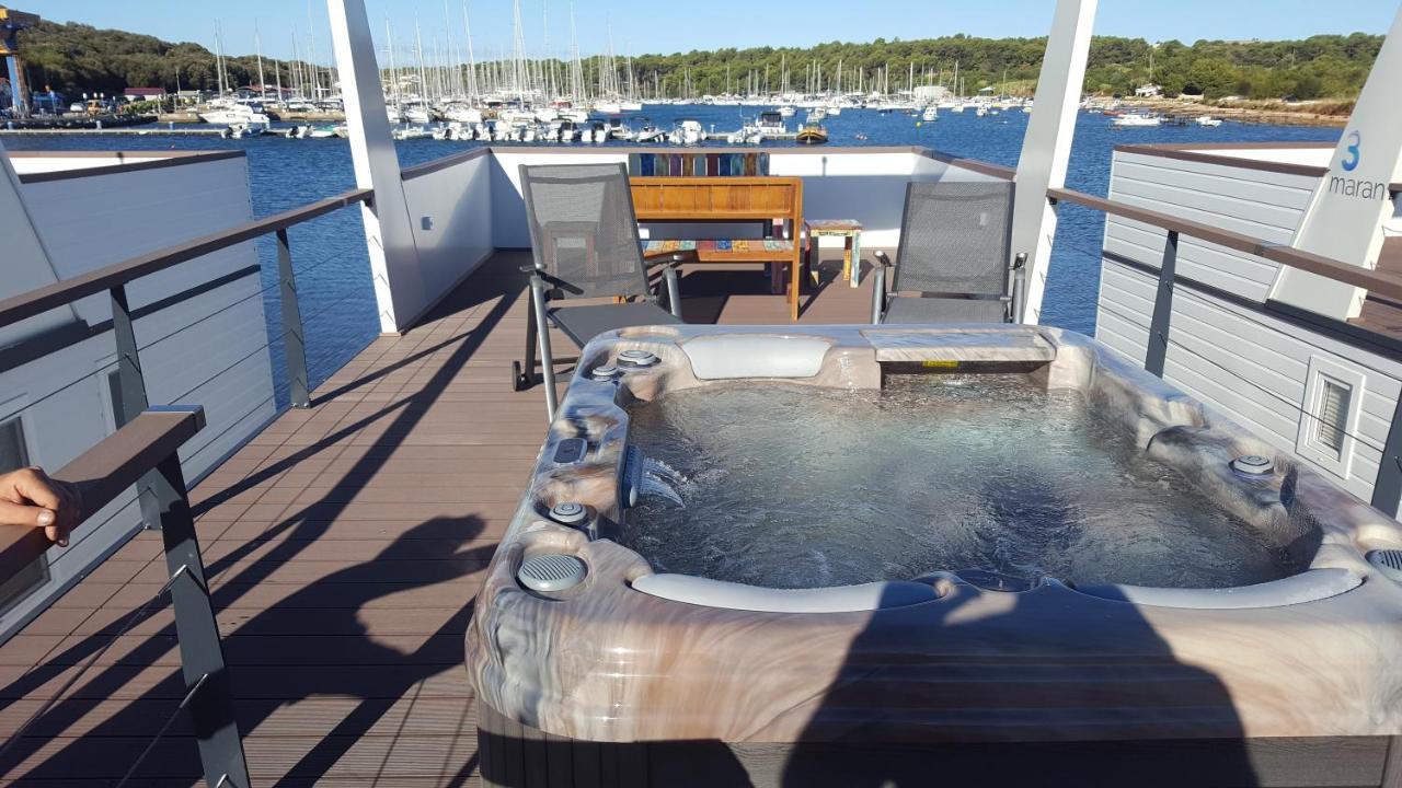 House Boat - Floating House Astrid Tatil Evi Pula